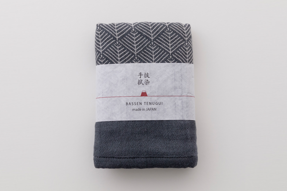 チャコールグレー