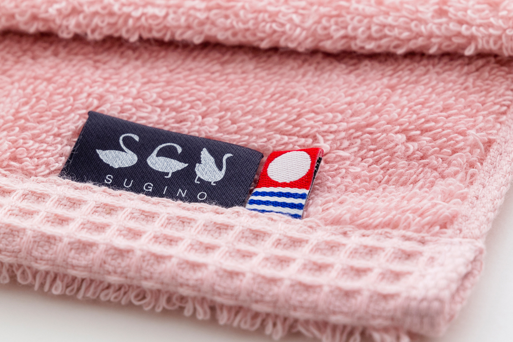 サーモンピンク