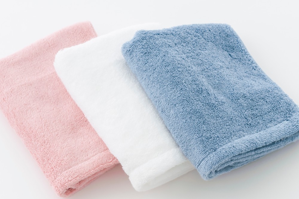 サーモンピンク・オフホワイト・ブルーグレー