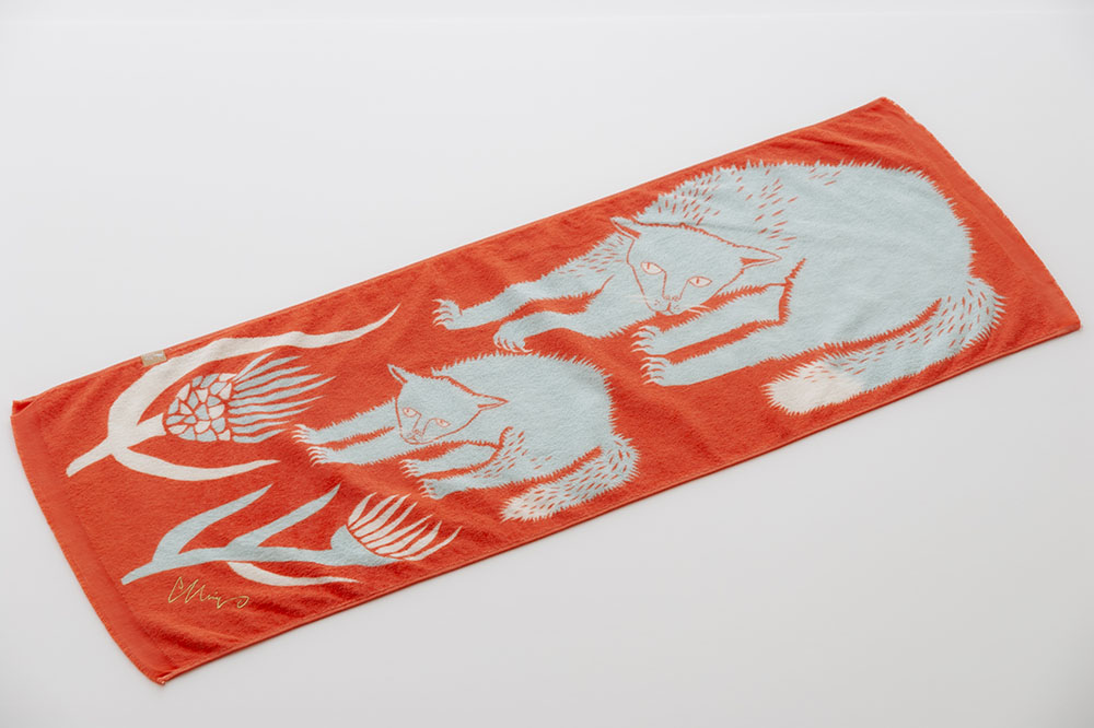 威嚇するネコ親子