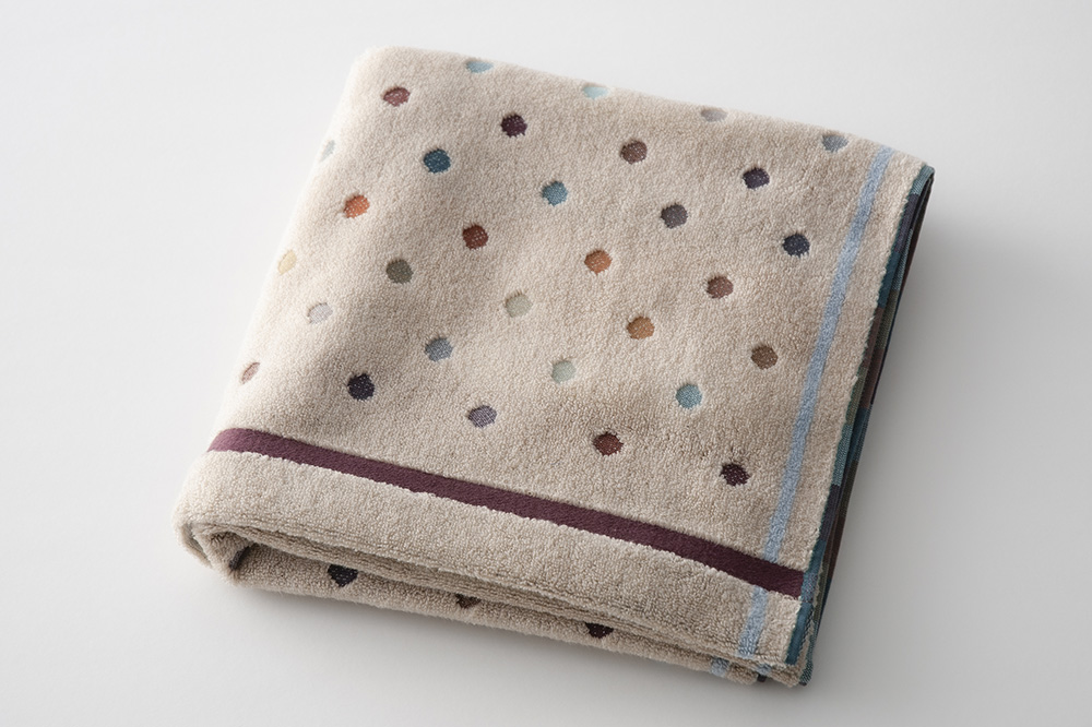 ベージュ×ライトブルー