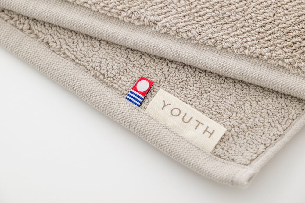 グレーベージュ