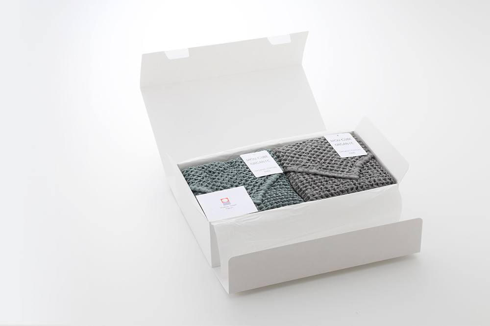 オフホワイト・グレイグリーン