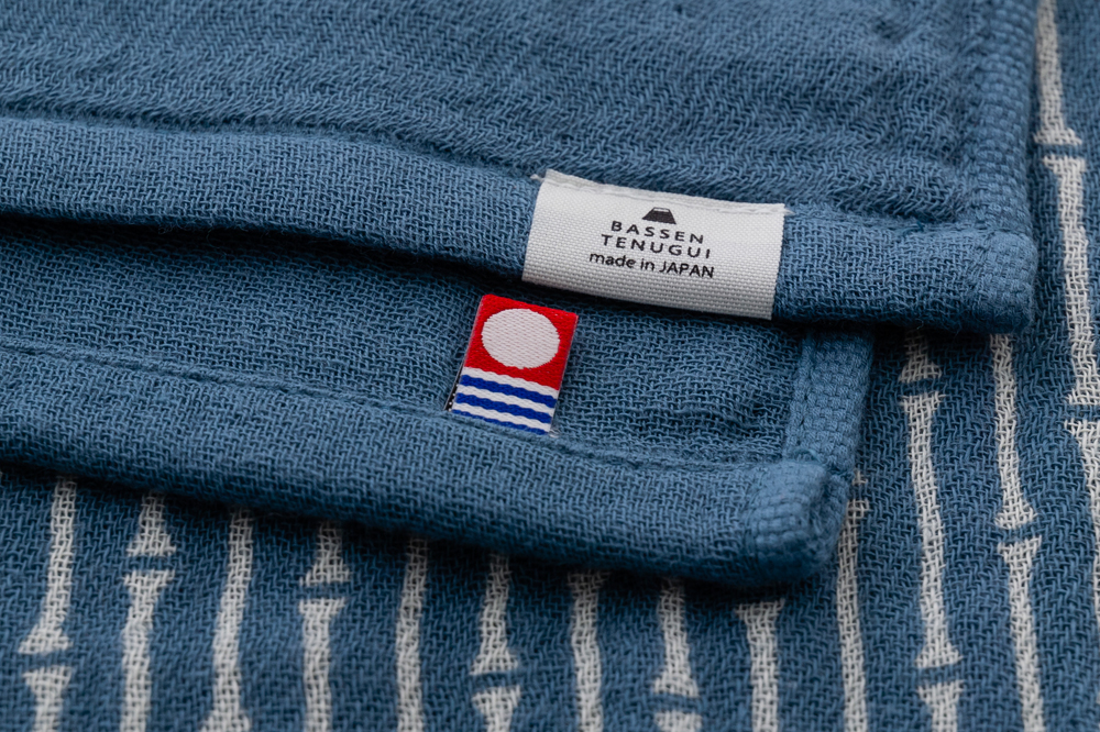 ピーコックブルー