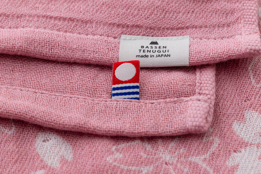 サーモンピンク