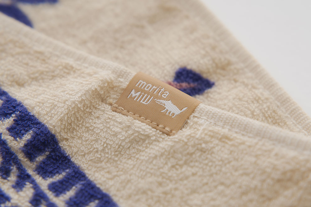 散歩するキジ夫婦