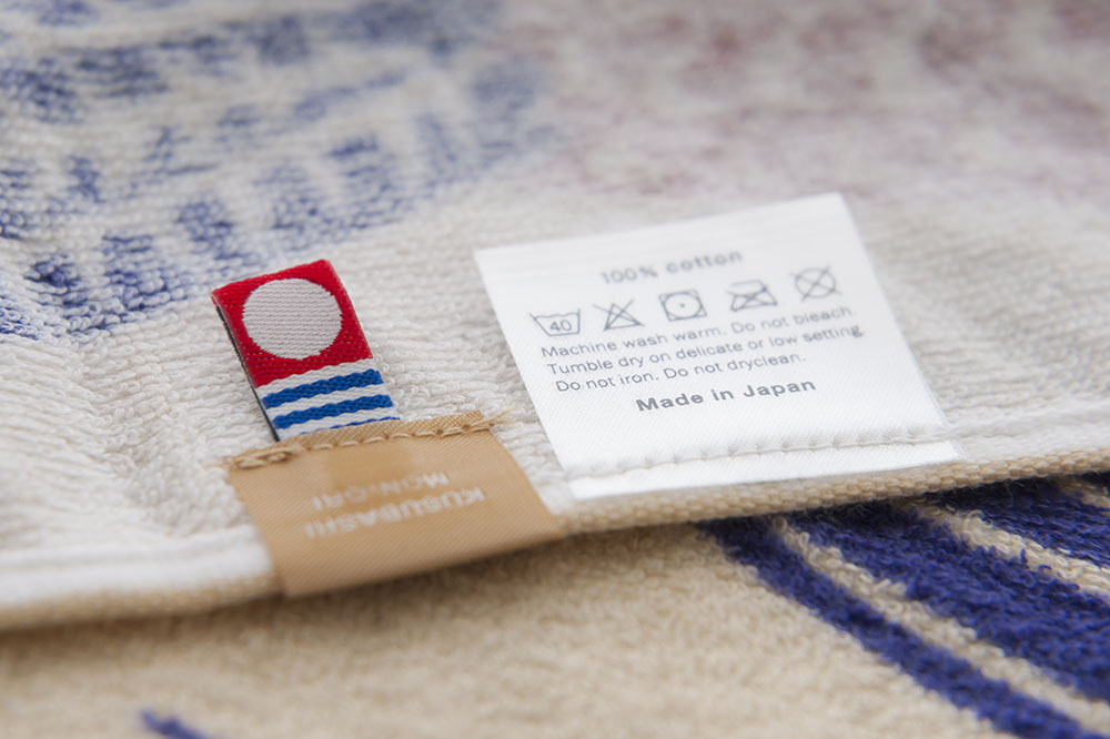 散歩するキジ夫婦