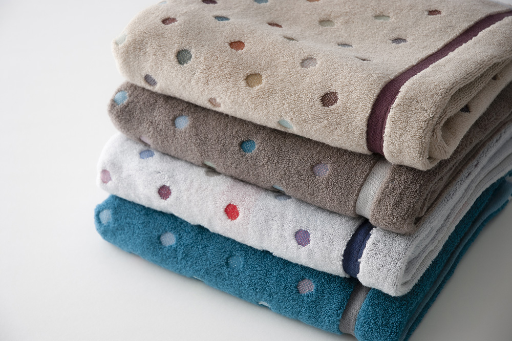 ベージュ×ライトブルー