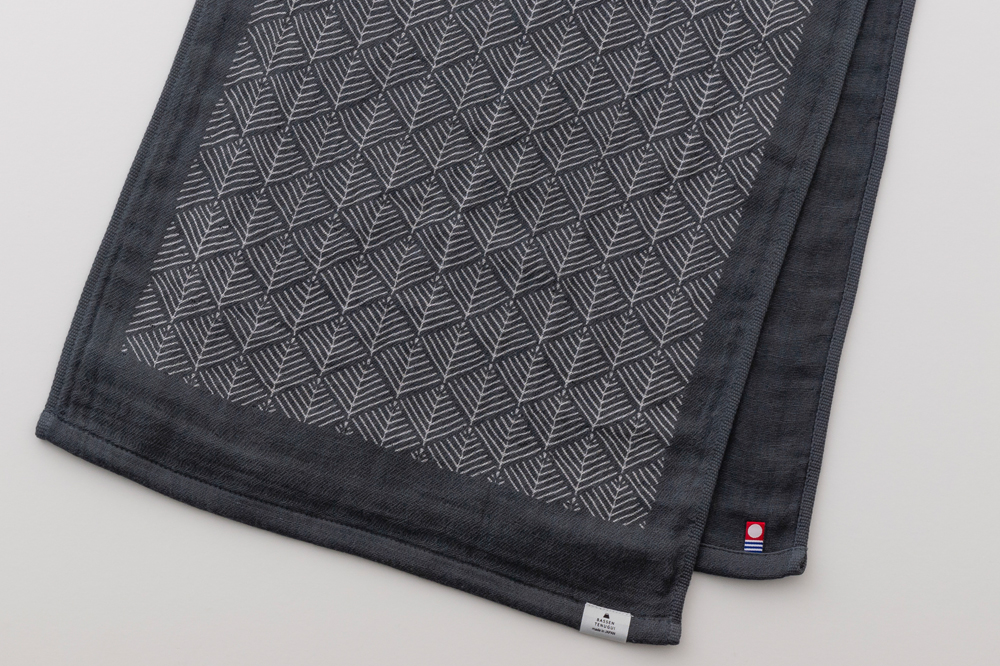 チャコールグレー