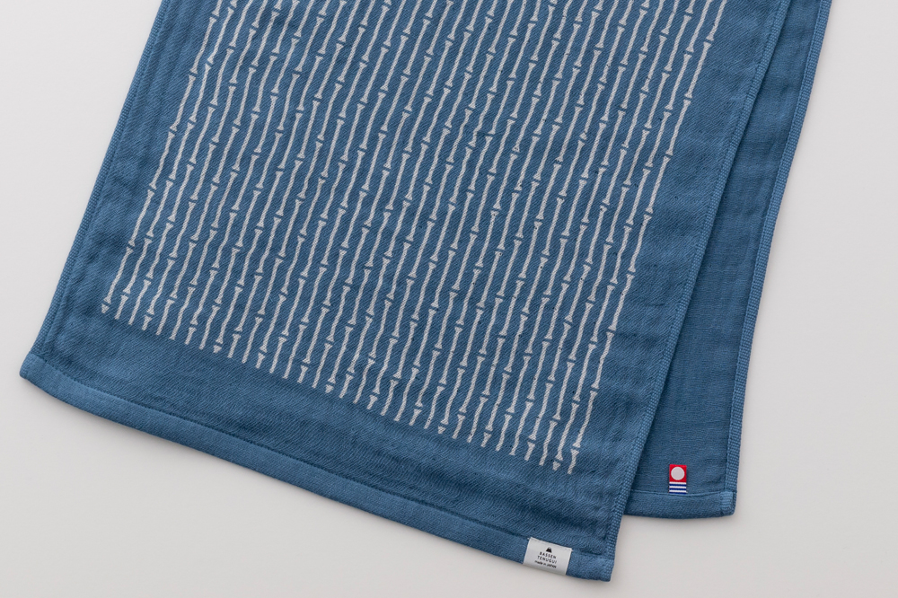 ピーコックブルー