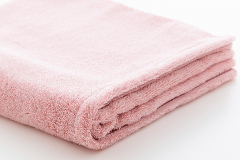 サーモンピンク