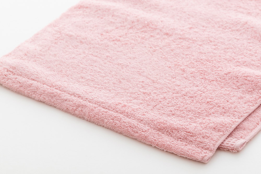 サーモンピンク