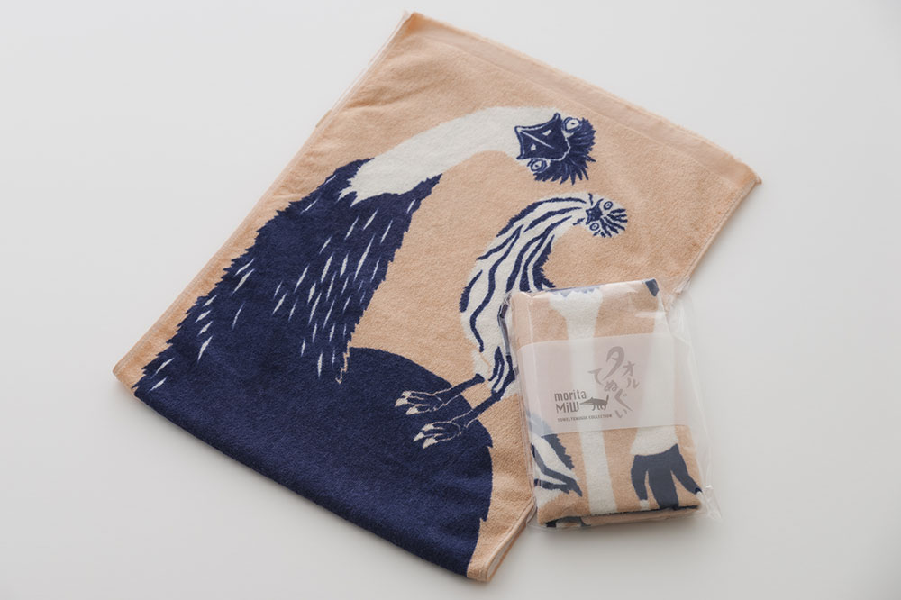 不思議がるエミュー家族