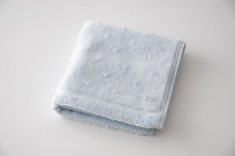 パウダーブルー