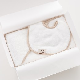 ワールドベストベビー2点セット（おくるみ・スタイ）